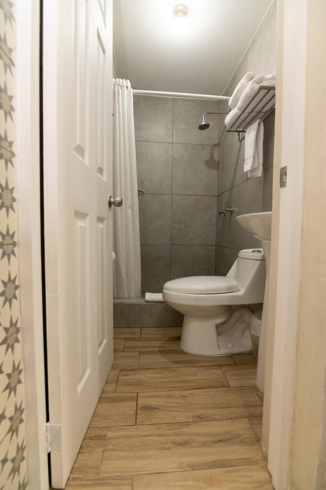 In & Out Hotel (Adults Only) Гватемала Номер фото