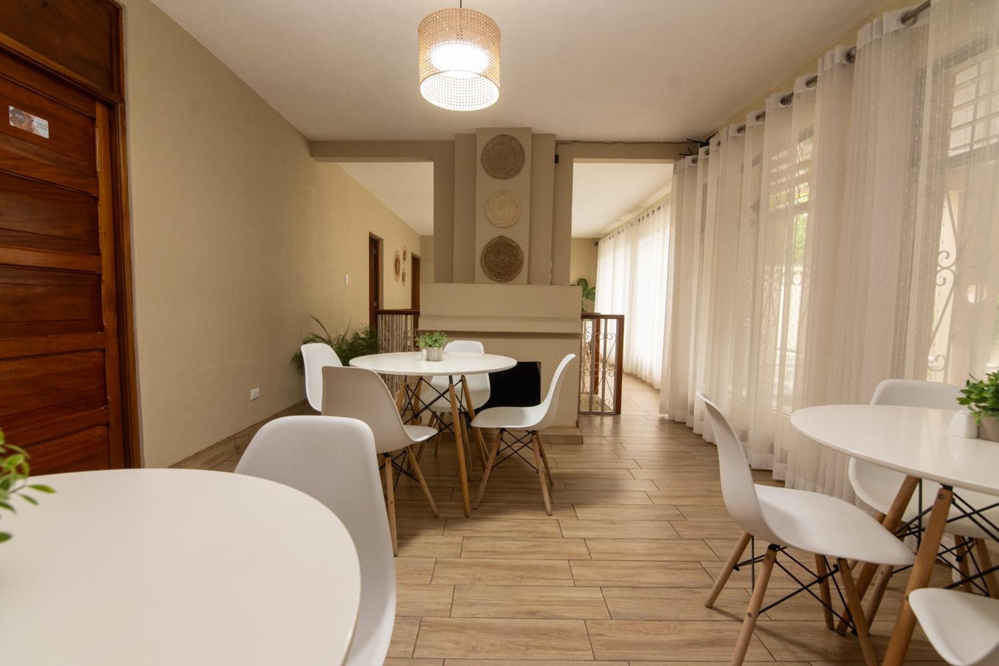 In & Out Hotel (Adults Only) Гватемала Экстерьер фото